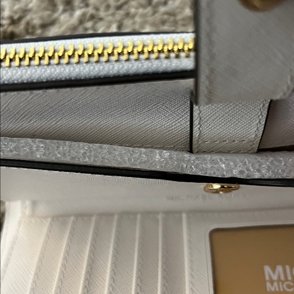 Michael Kors white  Wristlet Clutch with Gold Accents new with packaging - Picture 6 of 8